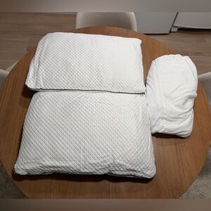 Nectar - Resident Serenity
Sleep Bundle (2 pillows & queen mattress protector)